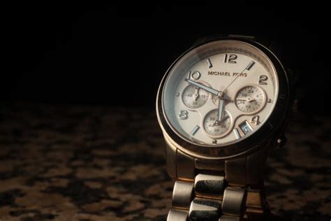 haben michael kors uhren eine seriennummer